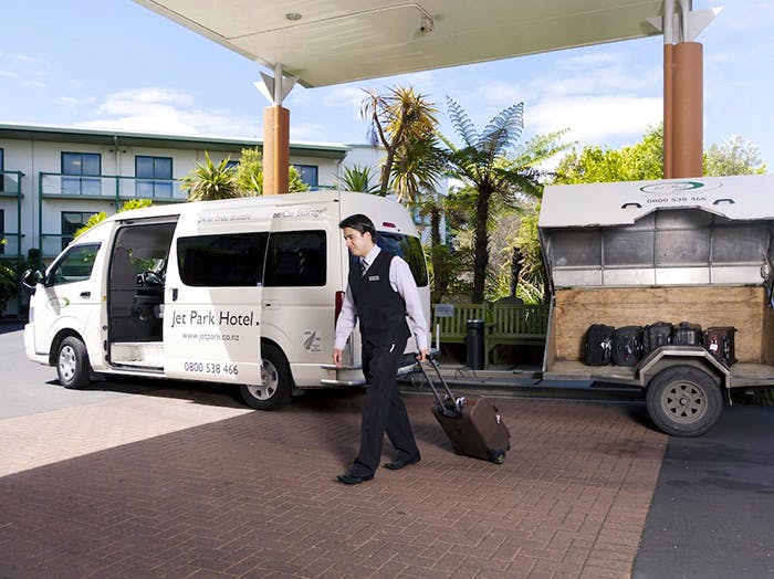 Jet Park Airport Hotel Auckland Shuttle Bus