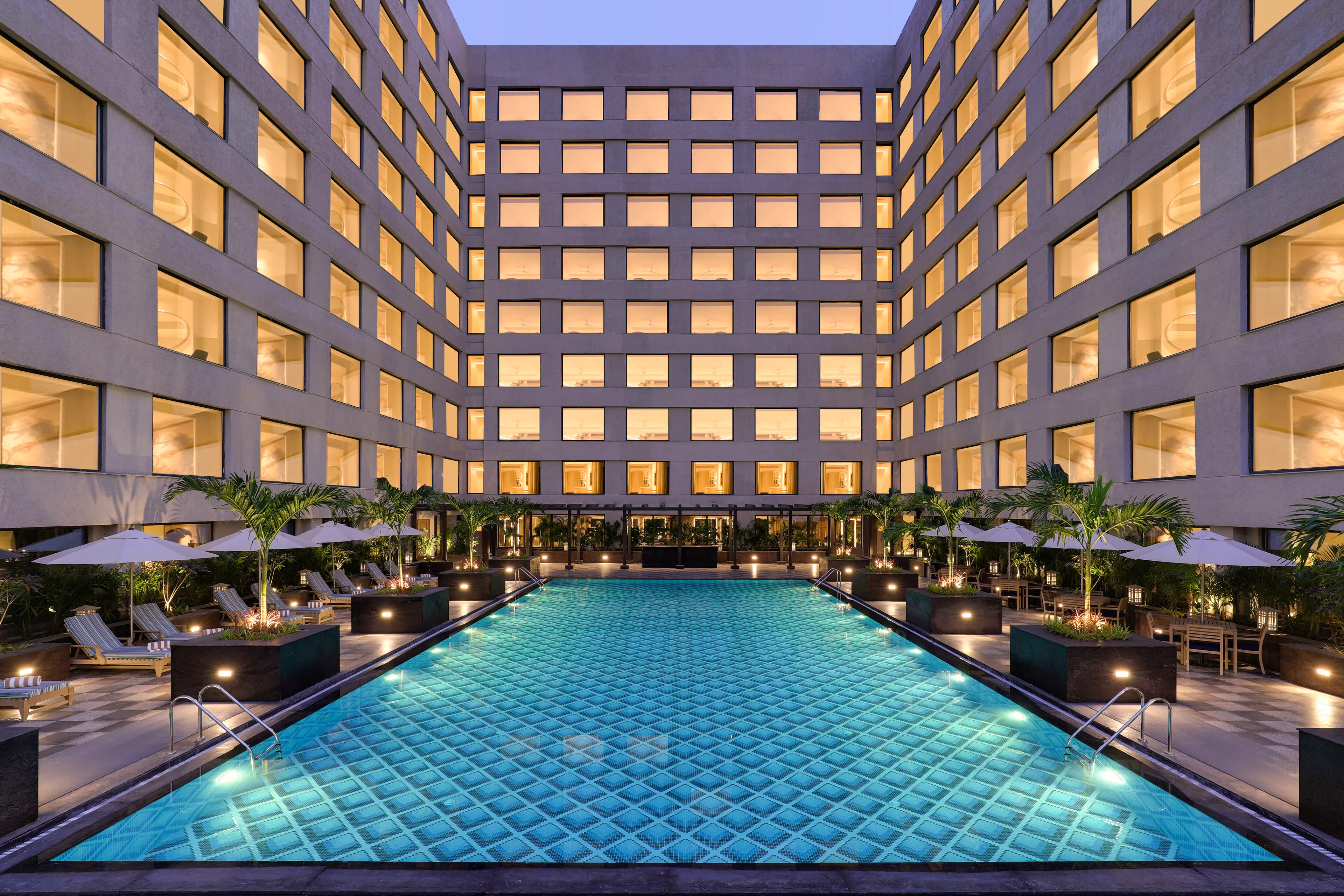 Außenpool des Aurika Mumbai Skycity