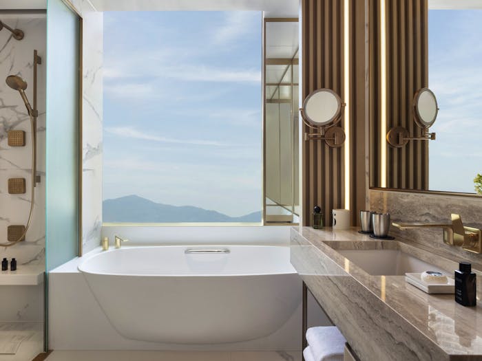 Luxury Executive King Bathroom 