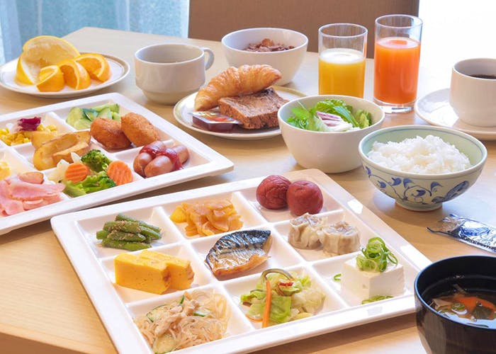 Japanese and Western breakfast