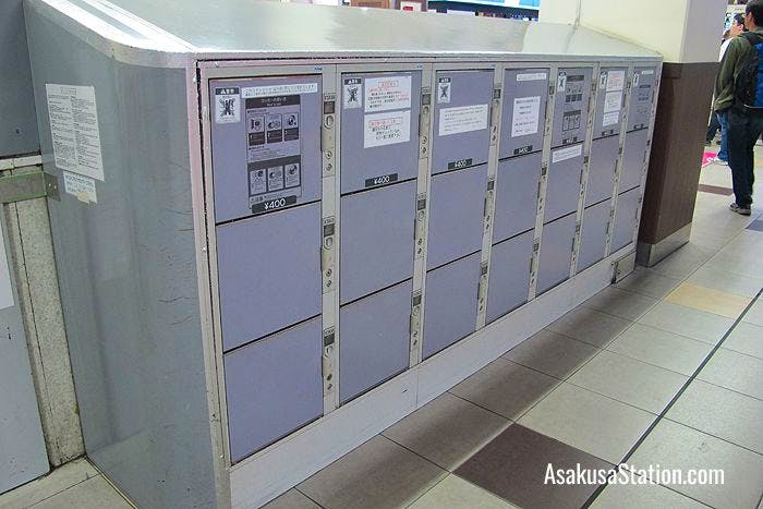 A bank of 400 yen key lockers