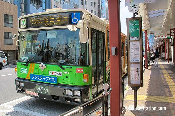 Bus草64 at bus stop 13