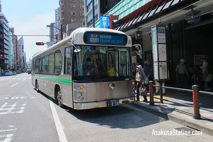 The S-1 Shitamachi Bus on Kaminarimon Dori Street
