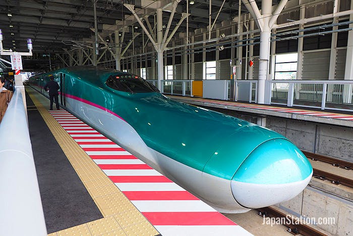 Hokkaido Shinkansen train at Shin-Hakodate-Hokuto station