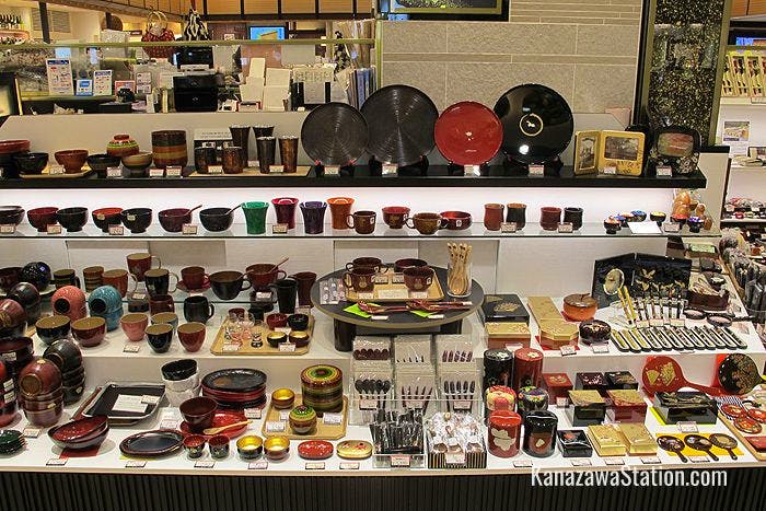 The range of lacquerware includes bowls, trays, cups, chopsticks, accessory boxes, and mirrors