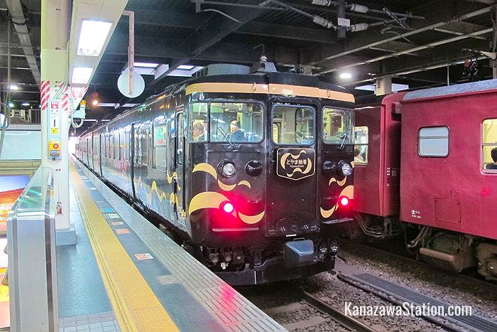 The Toyama Emaki, a special event train, at Kanazawa Station