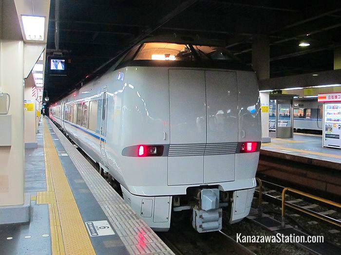 The Oyasumi Express at Platform 2, Kanazawa Station