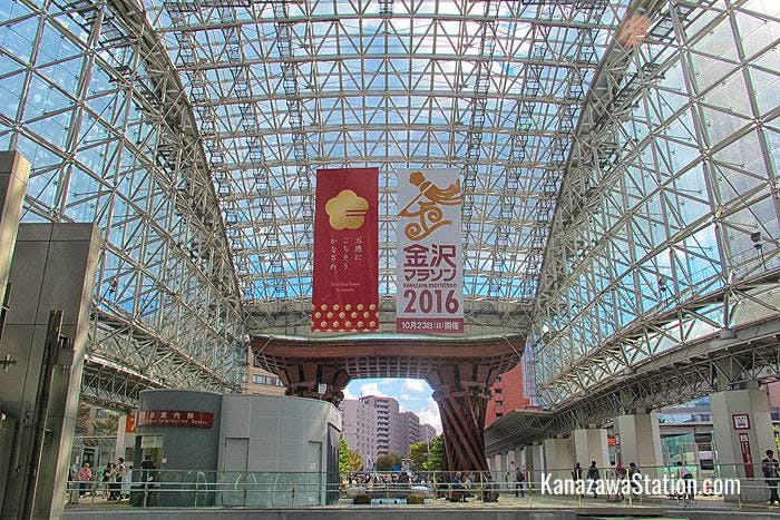 Inside the Motenashi Dome over the station’s east plaza. Motenashi means hospitality