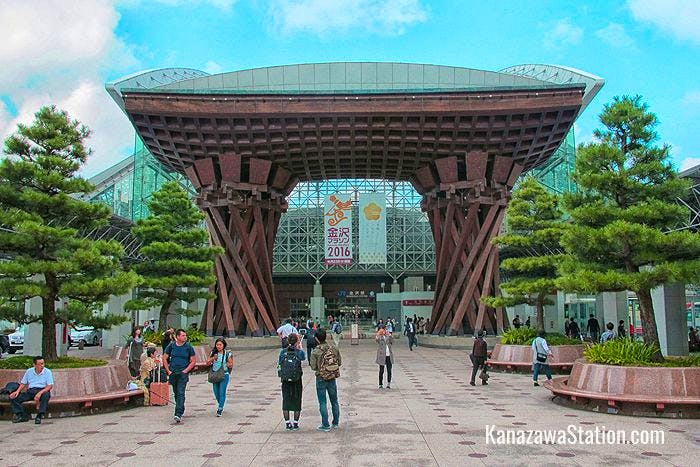 Kanazawa Station’s Tsuzumi-mon Gate