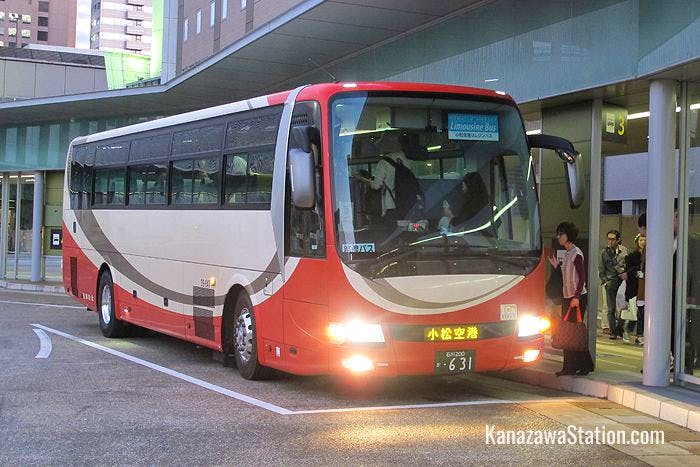 A shuttle bus from Kanazawa Station to Komatsu Airport