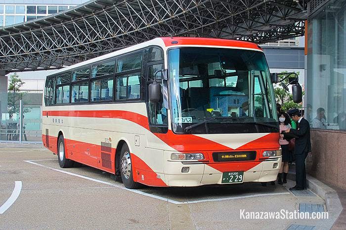 The Hokutetsu bus for Takayama at Kanazawa Station