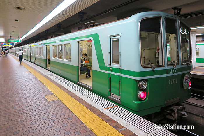 A train on the Hokushin Kyuko Line bound for Tanigami