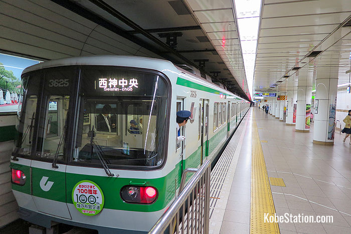 A train bound for Seishin-Chuo at Platform 2 Sannomiya Subway Station
