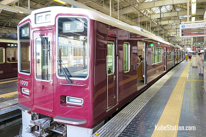 A local train bound for Osaka Umeda at Platform 3