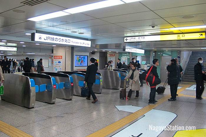 Transfer gates between the shinkansen and regular JR lines at Nagoya Station