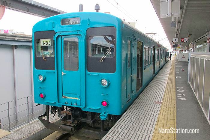 A through train service on the Manyo Mahoroba Line bound for Wakayama