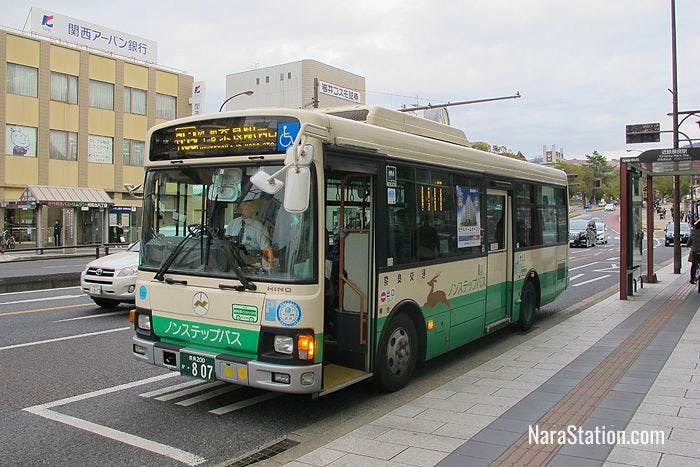 Regular Nara buses are boarded from the rear