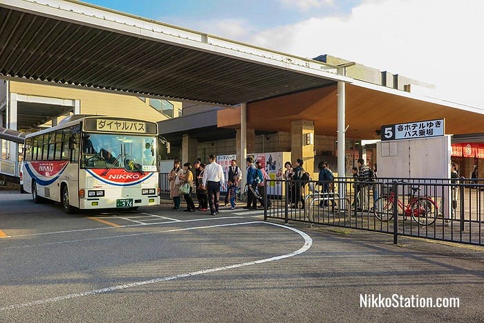 Passengers boarding the bus for Kinugawa Onsen’s hotels at Bus Stop 5