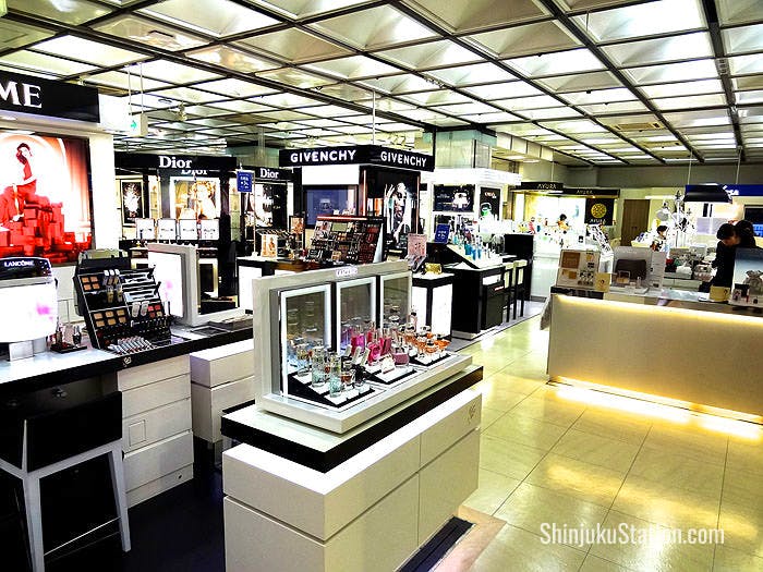 The first floor has a range of foreign and Japanese cosmetics counters and a wide selection of women’s footwear