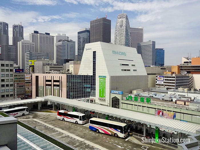 A view of the Basuta Shinjuku bus terminal, with the Mylord and Lumine shopping malls at Shinjuku Station in the background