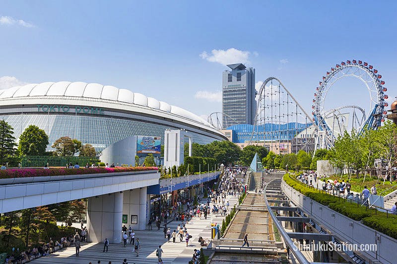 Korakuen Station is by Tokyo Dome City, home to a baseball stadium, amusement park and spa