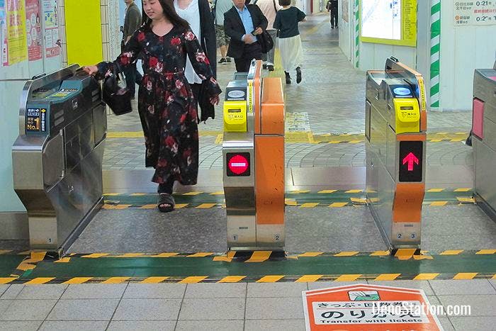 If you have a transfer ticket between the Ginza Line and Hibiya Line, you should use the orange transfer gate