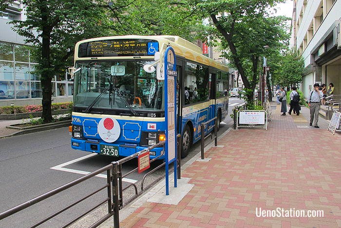 The North-South Route Megurin bus at the Iriya Entrance bus stop