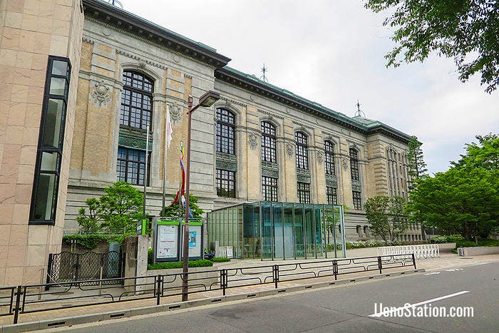 The main building of the International Library of Children’s Literature is a Renaissance-style Meiji era brick building which was formerly the Imperial Library