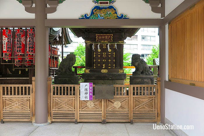 A shrine to Ame-no-Tajikarao, the god of physical strength