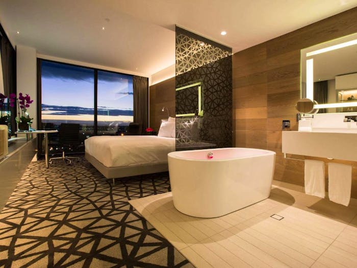 Deluxe King Room at Pullman Sydney Airport