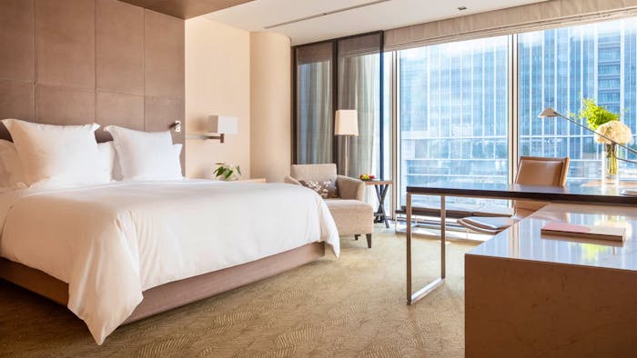 Deluxe Room at Four Seasons Hotel Marunouchi